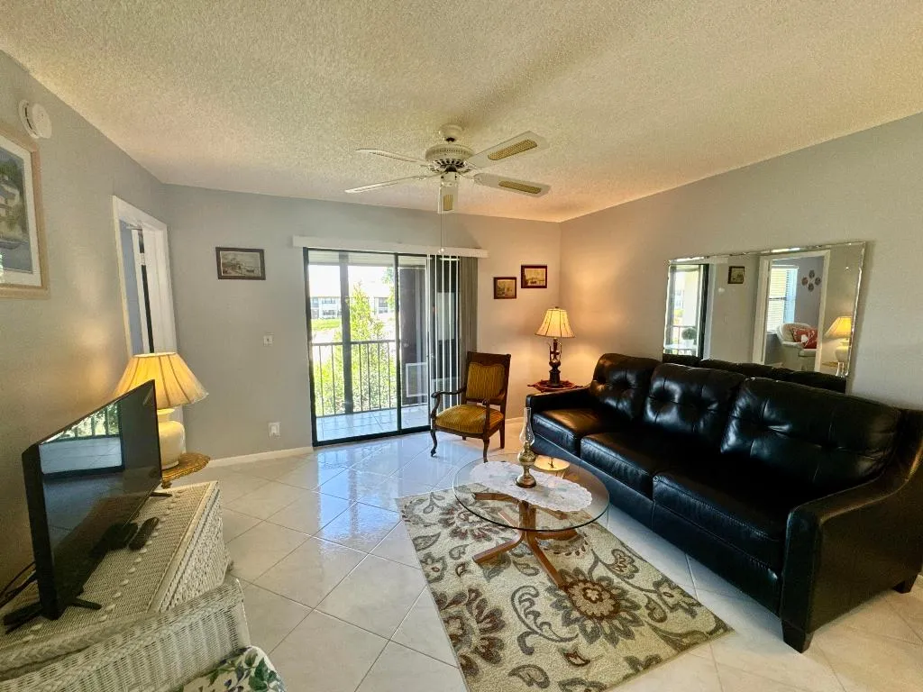 Living_room_7214_Golf_Colony_Court_204