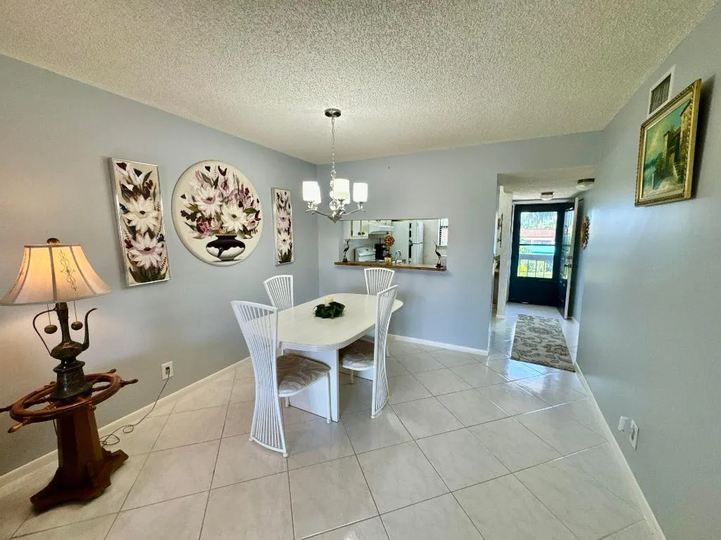 Dining_room_2_7214_Golf_Colony_Court_204