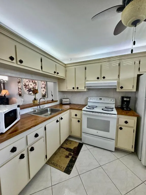 Kitchen_2_7214_Golf_Colony_Court_204