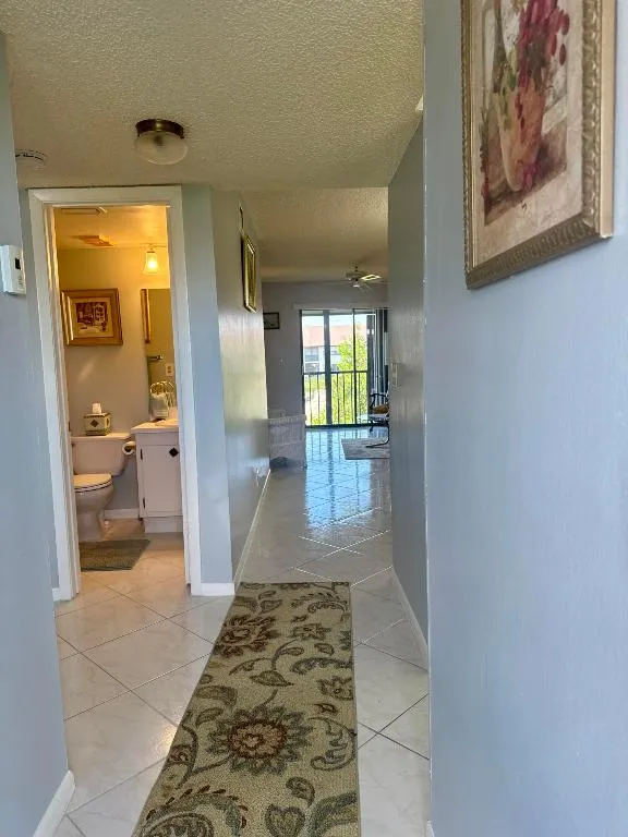 Entry_way_7214_Golf_Colony_Court_204
