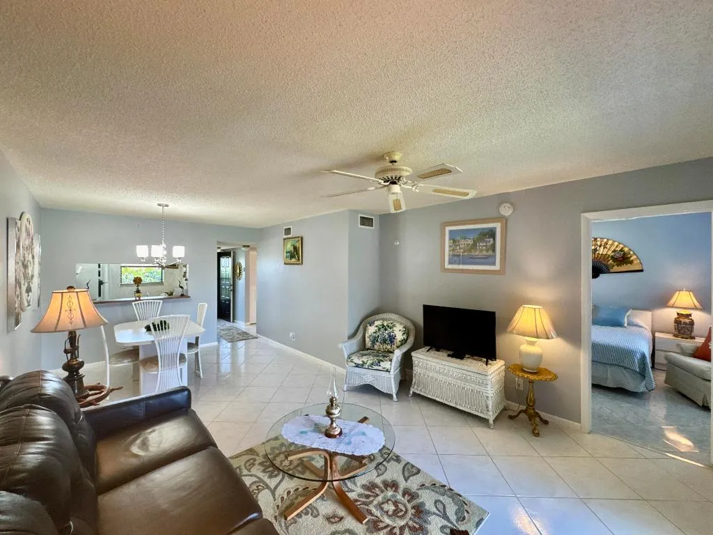 Living_room_3_7214_Golf_Colony_Court_204