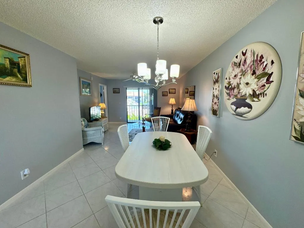 Dining_room_7214_Golf_Colony_Court_204