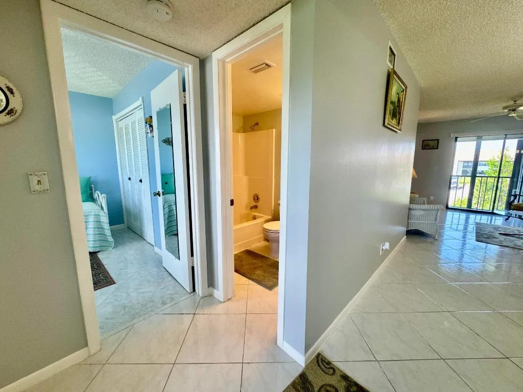 Guest_Bedroom_Bathroom_7214_Golf_Colony_
