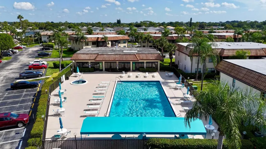 Clubhouse_Pool_7214_Golf_Colony_Court_20