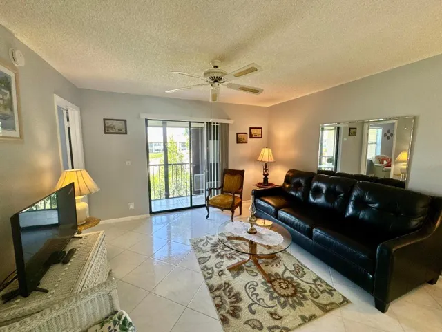 Living_room_7214_Golf_Colony_Court_204