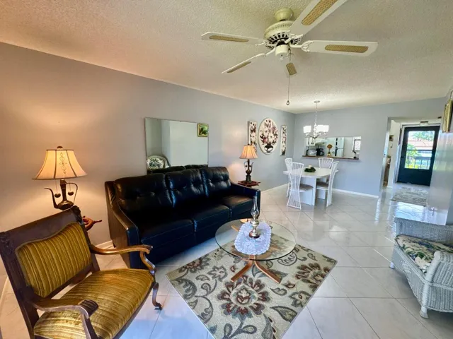 Living_room_2_7214_Golf_Colony_Court_204
