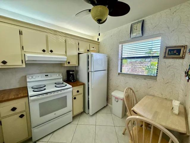 Kitchen_7214_Golf_Colony_Court_204