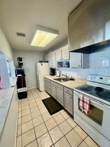 Kitchen_Clubhouse_7214_Golf_Colony_Court