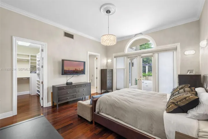 Main living level Primary Bedroom