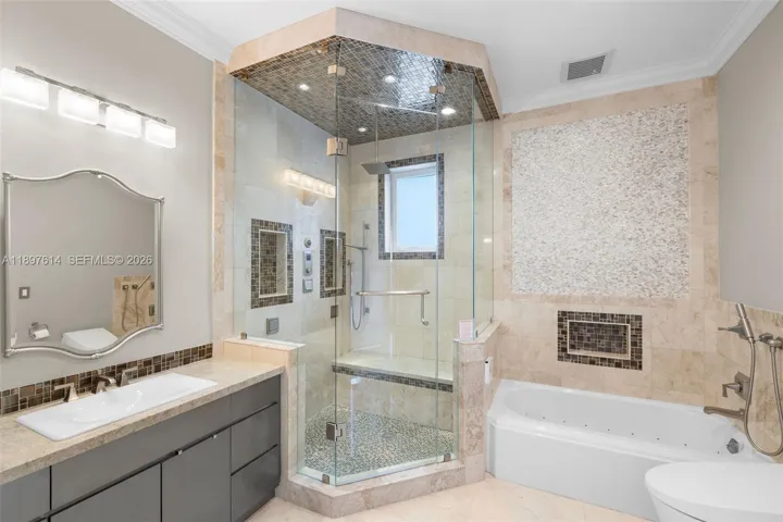 Main living level Primary Bathroom - HIS