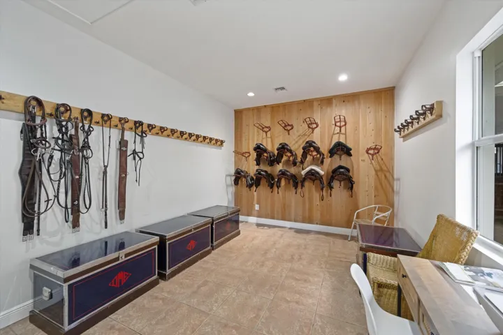 BARN 2 TACK ROOM