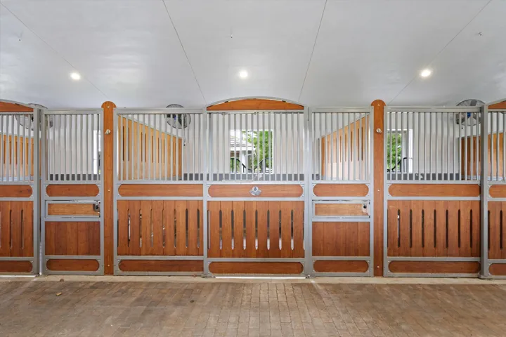 BARN 3
