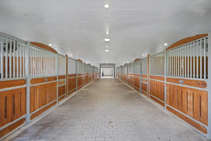 BARN 3