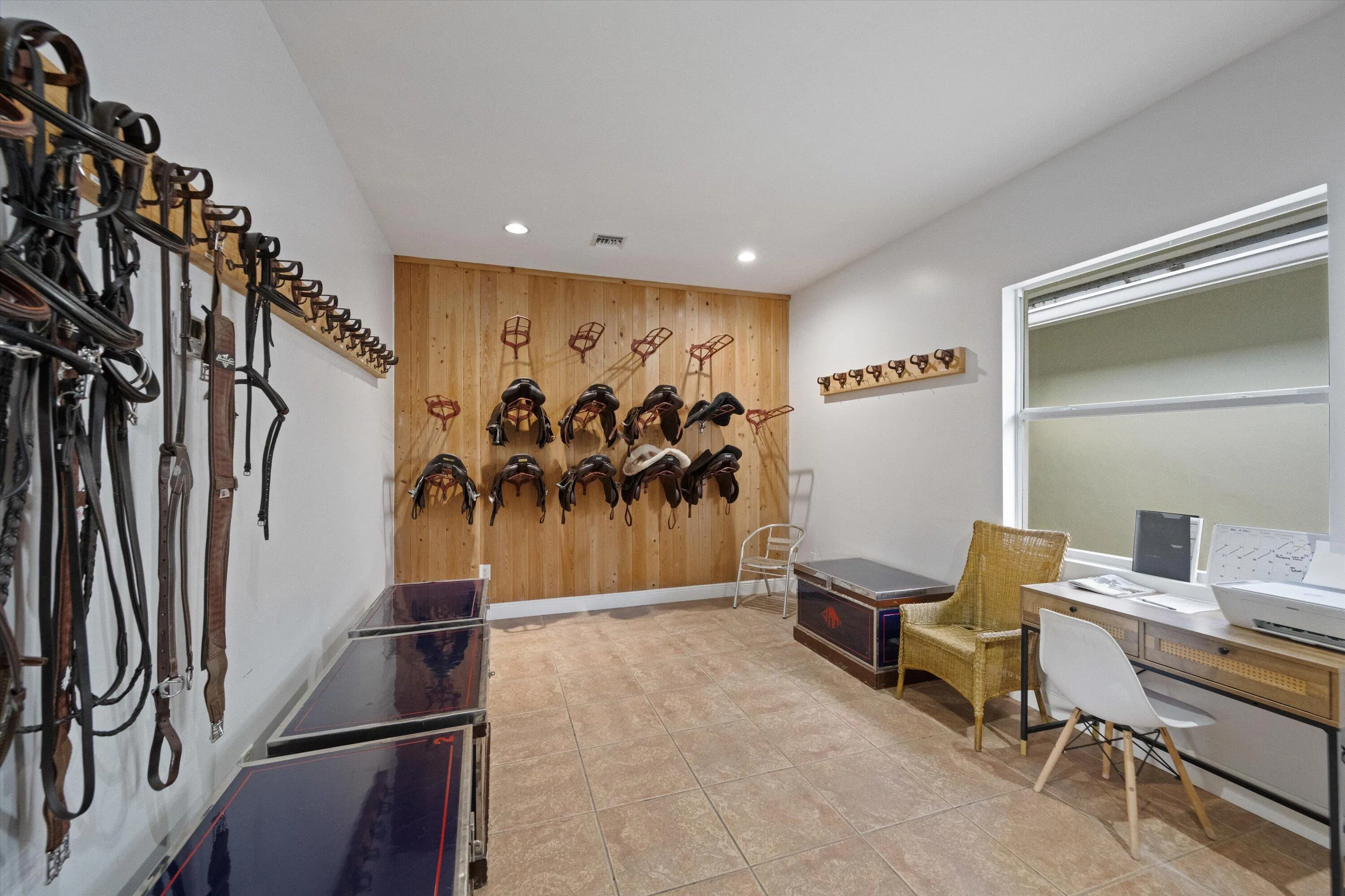 BARN 2 TACK ROOM