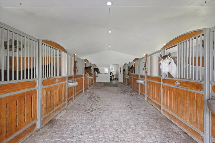 BARN 1