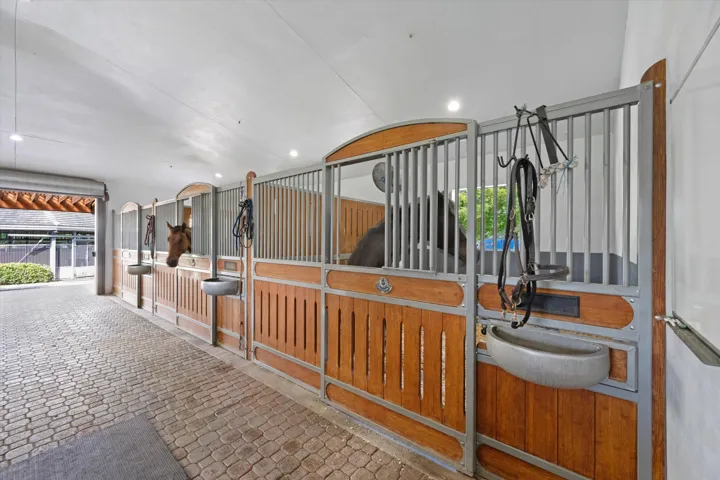 BARN 3