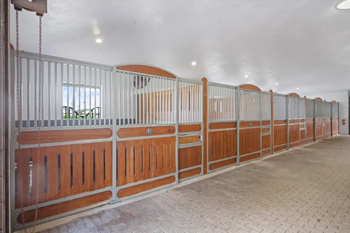 BARN 3