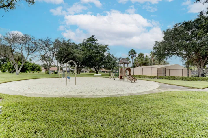 52-web-or-mls-Sandalwood Lakes (13)