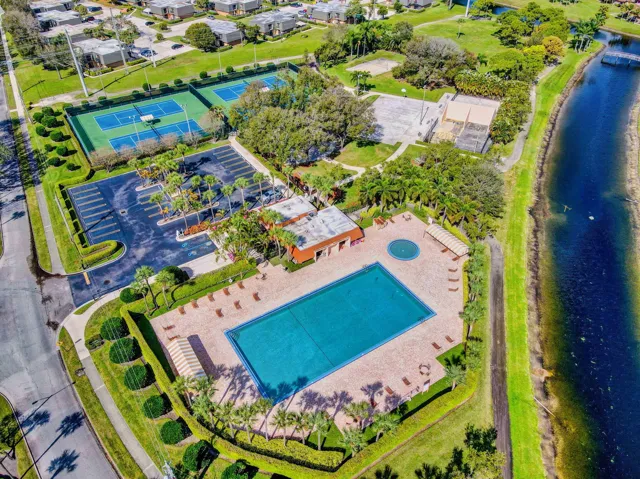 56-web-or-mls-Sandalwood Lakes (17)