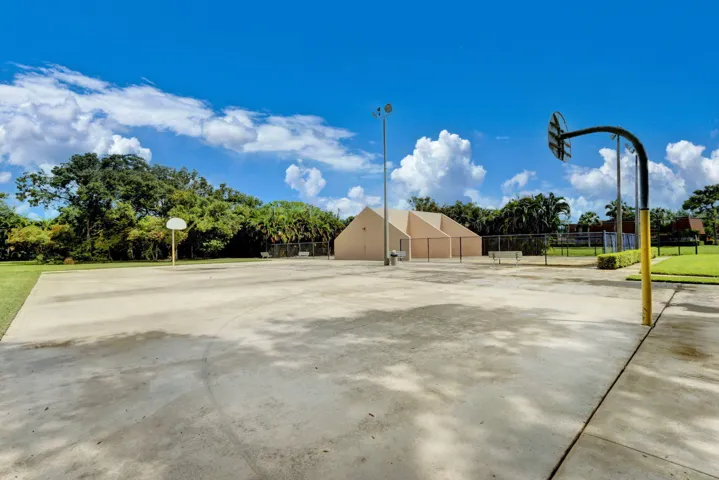 49-web-or-mls-Sandalwood Lakes (10)