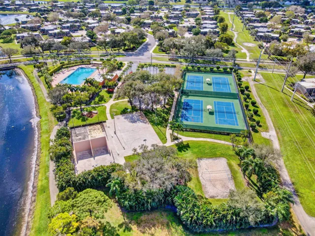 57-web-or-mls-Sandalwood Lakes (18)