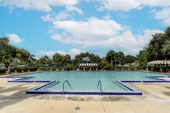 50-web-or-mls-Sandalwood Lakes (11)