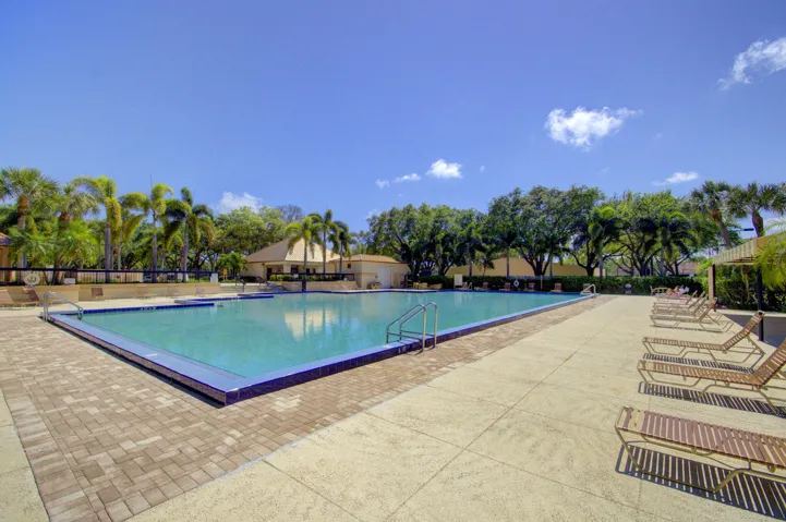 43-web-or-mls-Sandalwood Lakes (4)