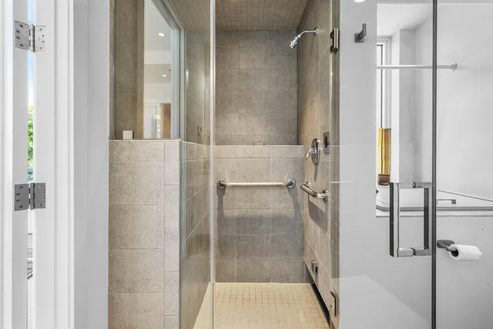 021-226PalmCourt-DelrayBeach-FL-33444-SM