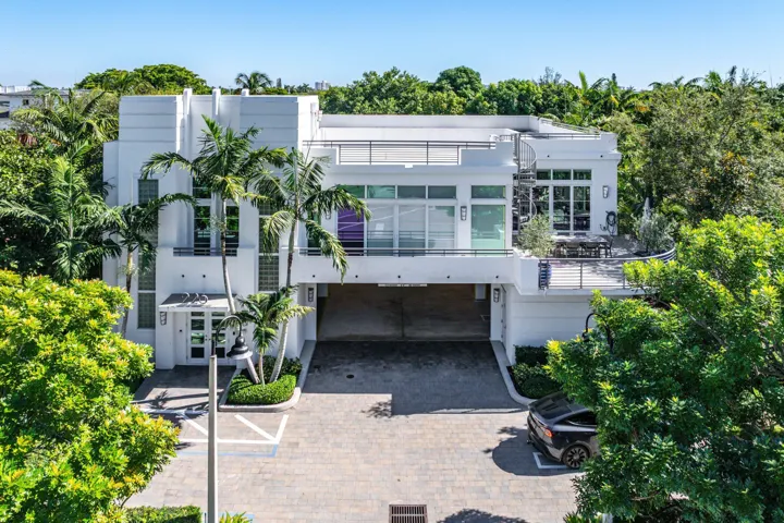 048-226PalmCourt-DelrayBeach-FL-33444-SM