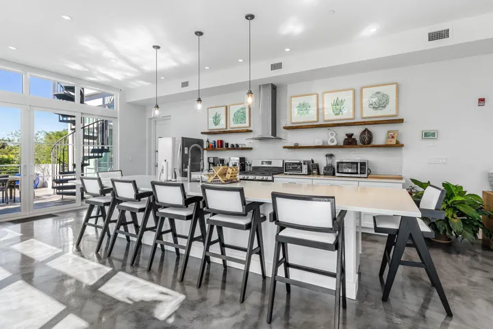 012-226PalmCourt-DelrayBeach-FL-33444-SM