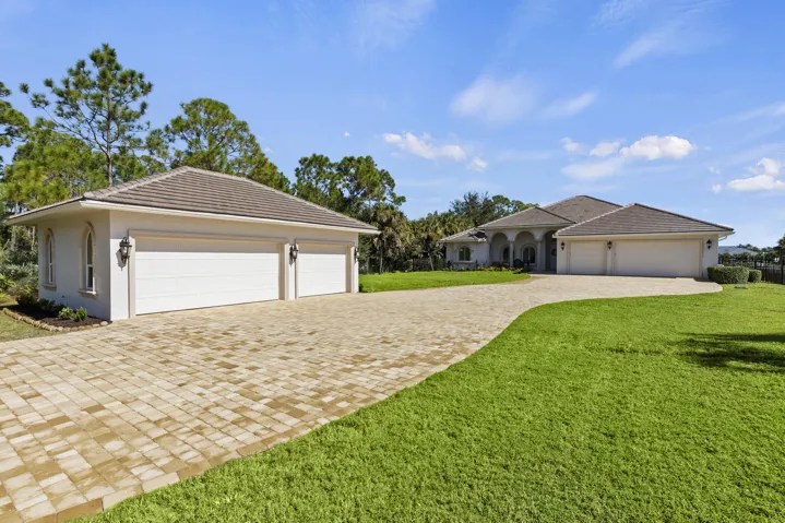 Detached Garage