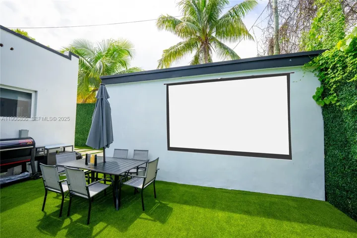 Garage wall to use for projector