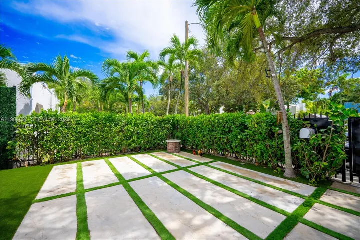 Privacy Hedges
