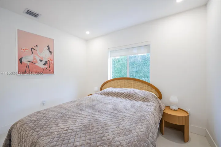 Bedroom 2 Queen size bed