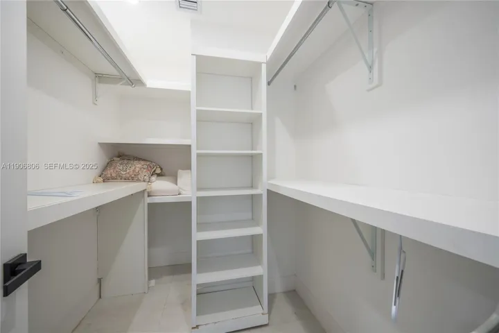 Walkin closet