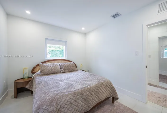 Bedroom 3 Queen size bed