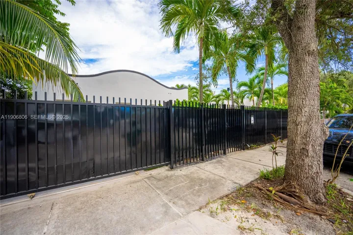 Electric gate
