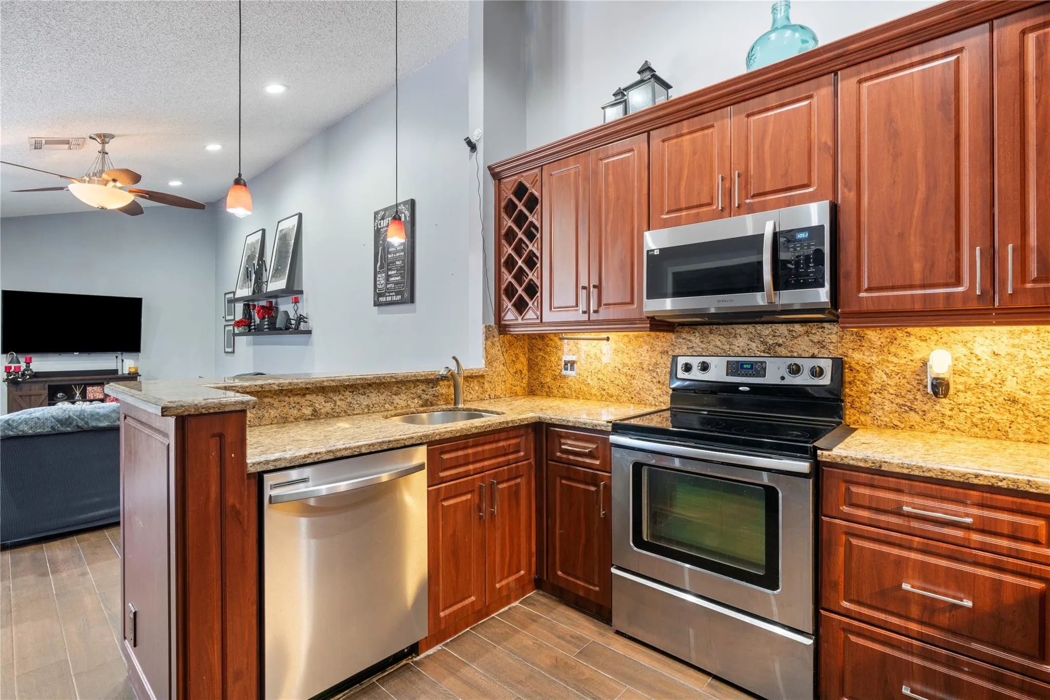 KITCHEN