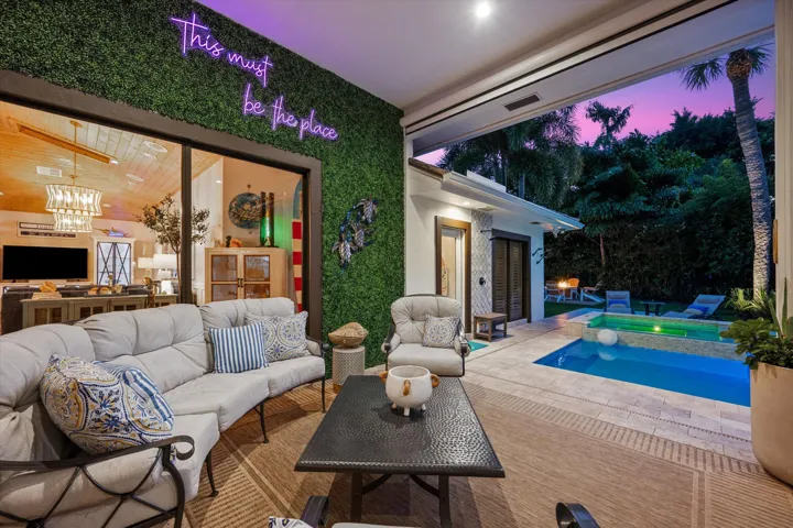 OUTDOOR LANAI