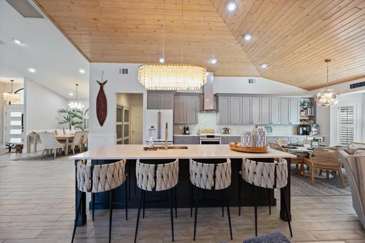BREAKFAST BAR