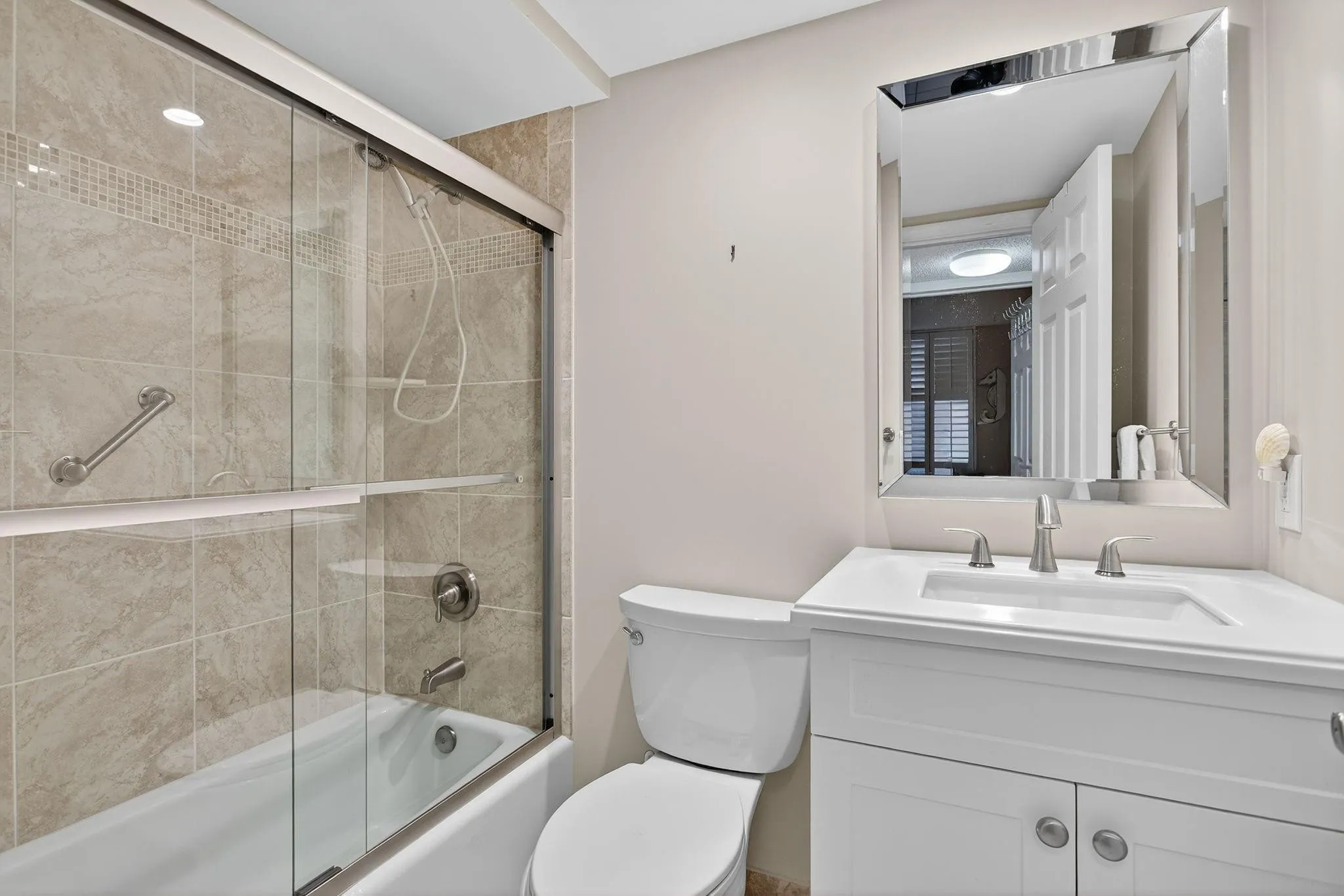 Guest bathroom with tub