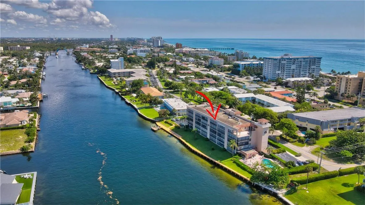 Intracoastal just 2 blocks to the sand