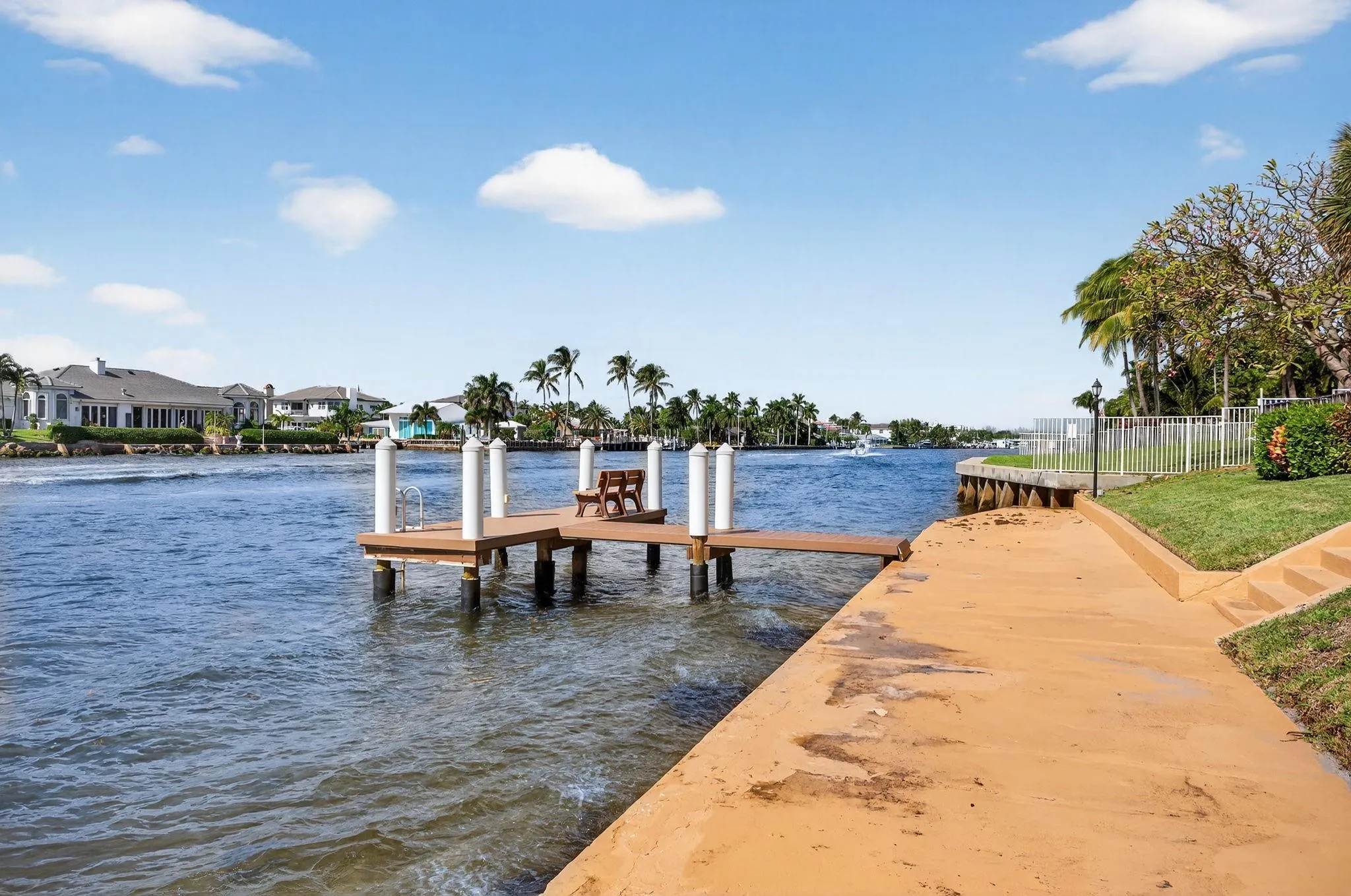 Dock on the Intracoastal to pickup and drop off