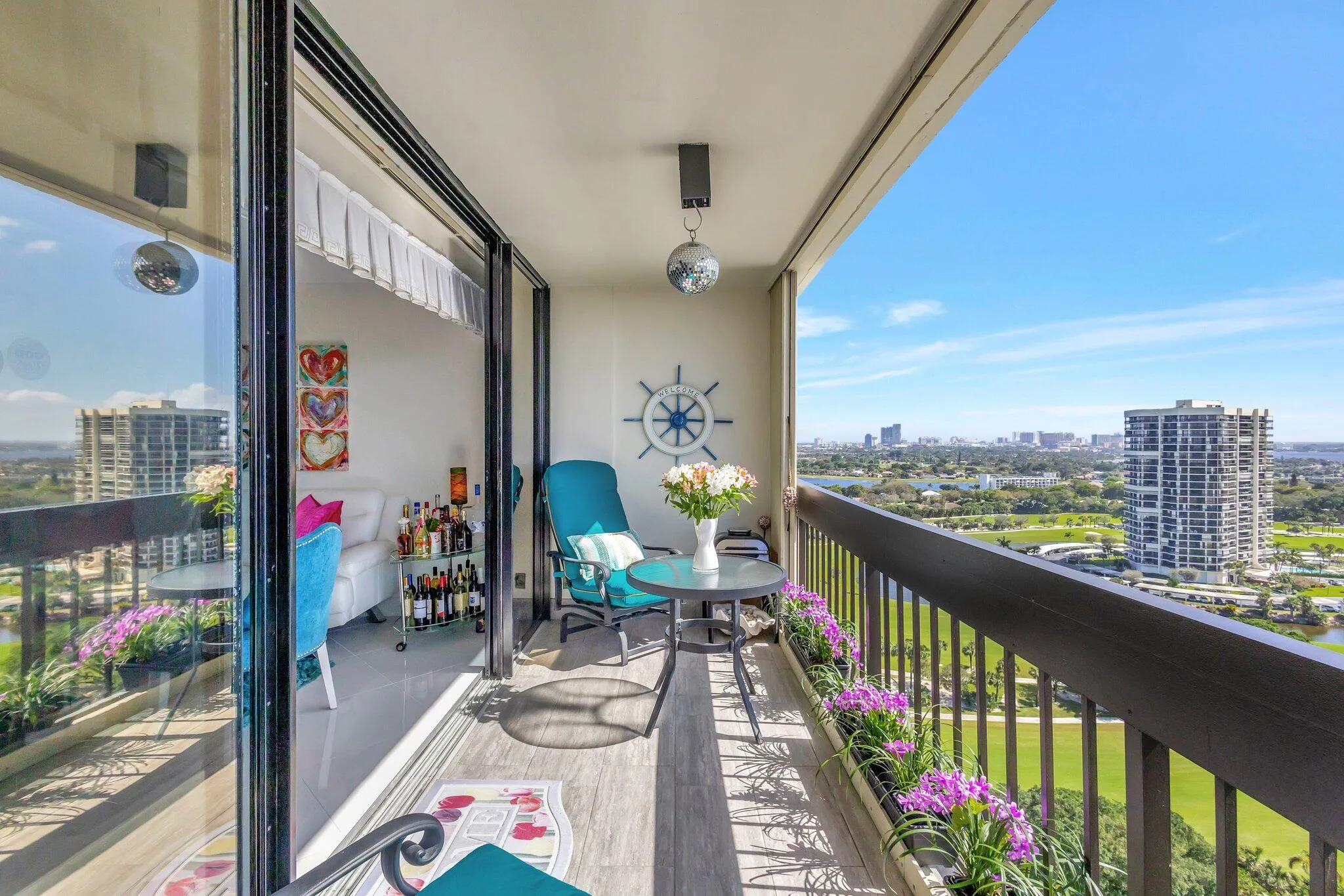 BALCONY HAS TILES