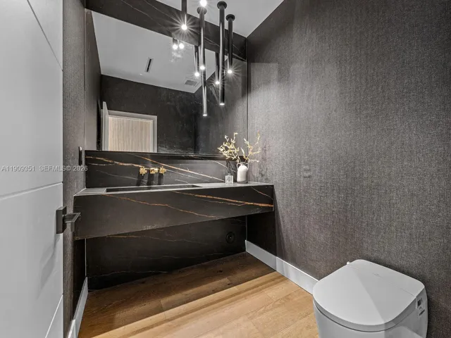 Powder/Half Bathroom