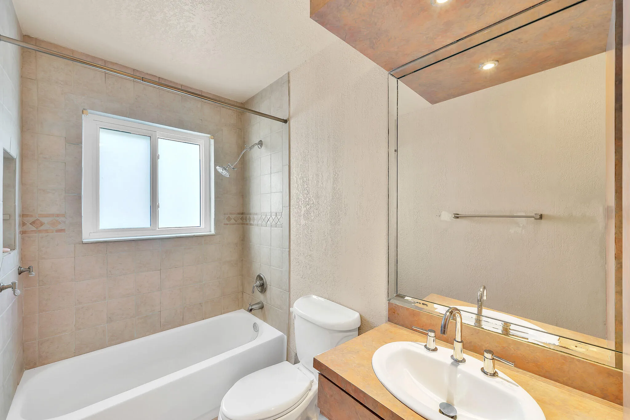 13 Guest Bathroom (3)