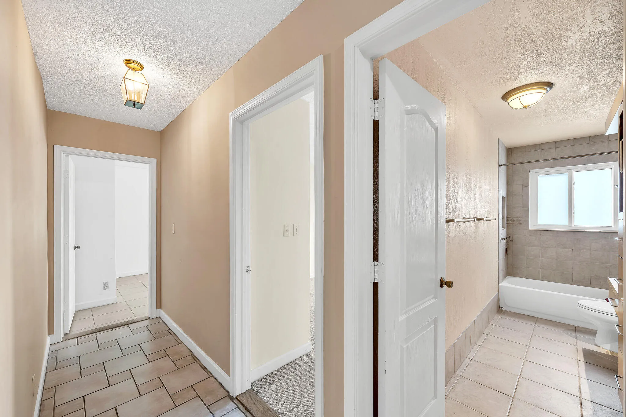 13 Guest Bathroom (1)