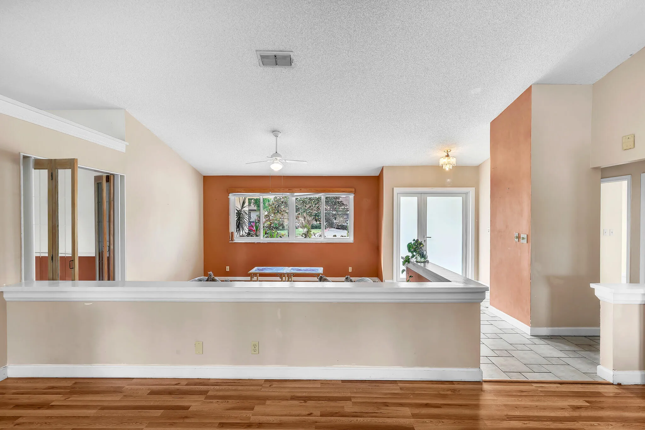 16 Living Area (2)