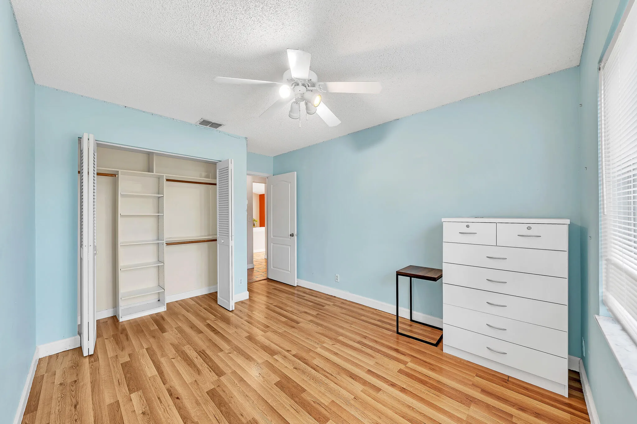 11 Guest Bedroom A (3)