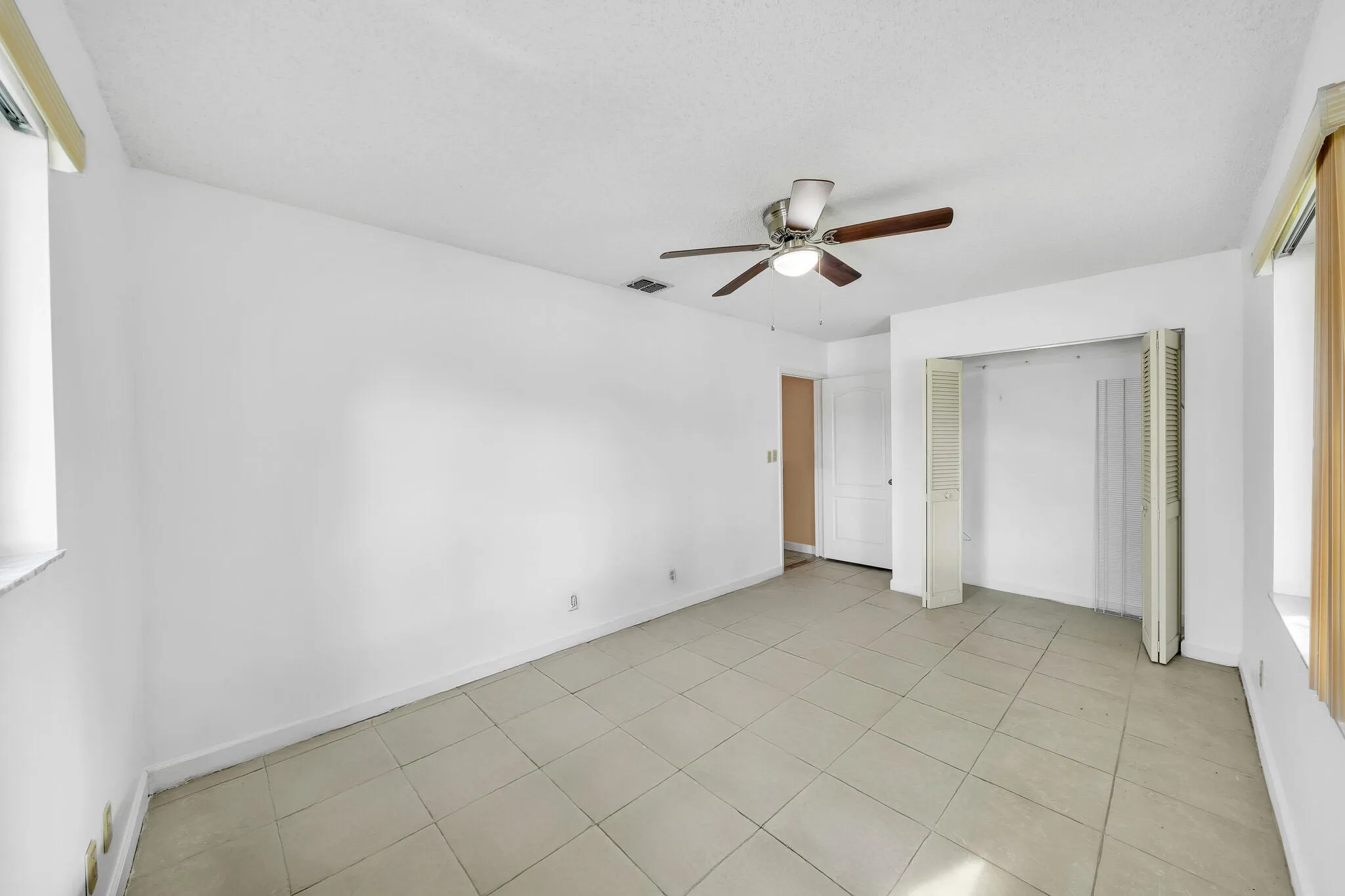 15 Guest Bedroom C (2)
